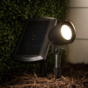 Уличный садовый прожектор с работой от солнечной батареи