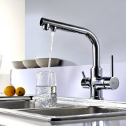 Фильтр питьевой воды, встроенный в кухонный смеситель, выглядит эстетично и им удобно пользоваться