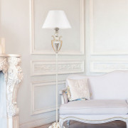 Нежный и элегантный торшер Monile от немецкого бренда Maytoni станет отличным дополнением интерьера гостиной или спальной комнаты