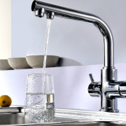 Стильные и современные смесители для кухни и ванной комнаты предлагает чешская компания Lemark