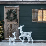 Участок загородного дома можно украсить праздничными световыми фигурами в виде животных