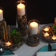 Самый очевидный способ создать в комнате романтическую атмосферу – зажечь для этого красивые свечи
