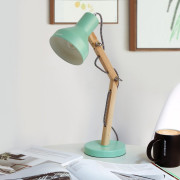 Настольная лампа для рабочего стола на прочном деревянном каркасе с металлическим плафоном станет безопасным вариантом освещения в детской